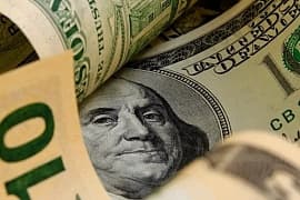 Долларовые карты: 7 «валютных» предложений от банков